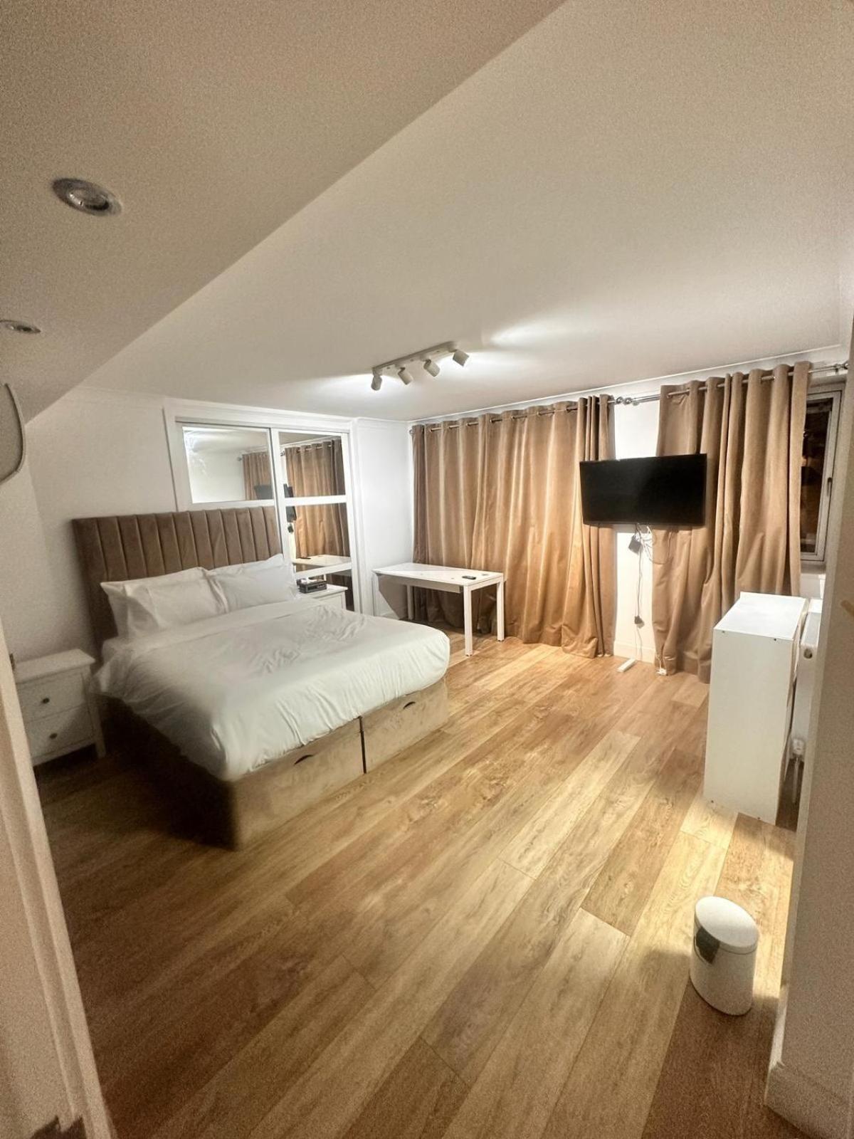 Villa Stunning In Hyde Park